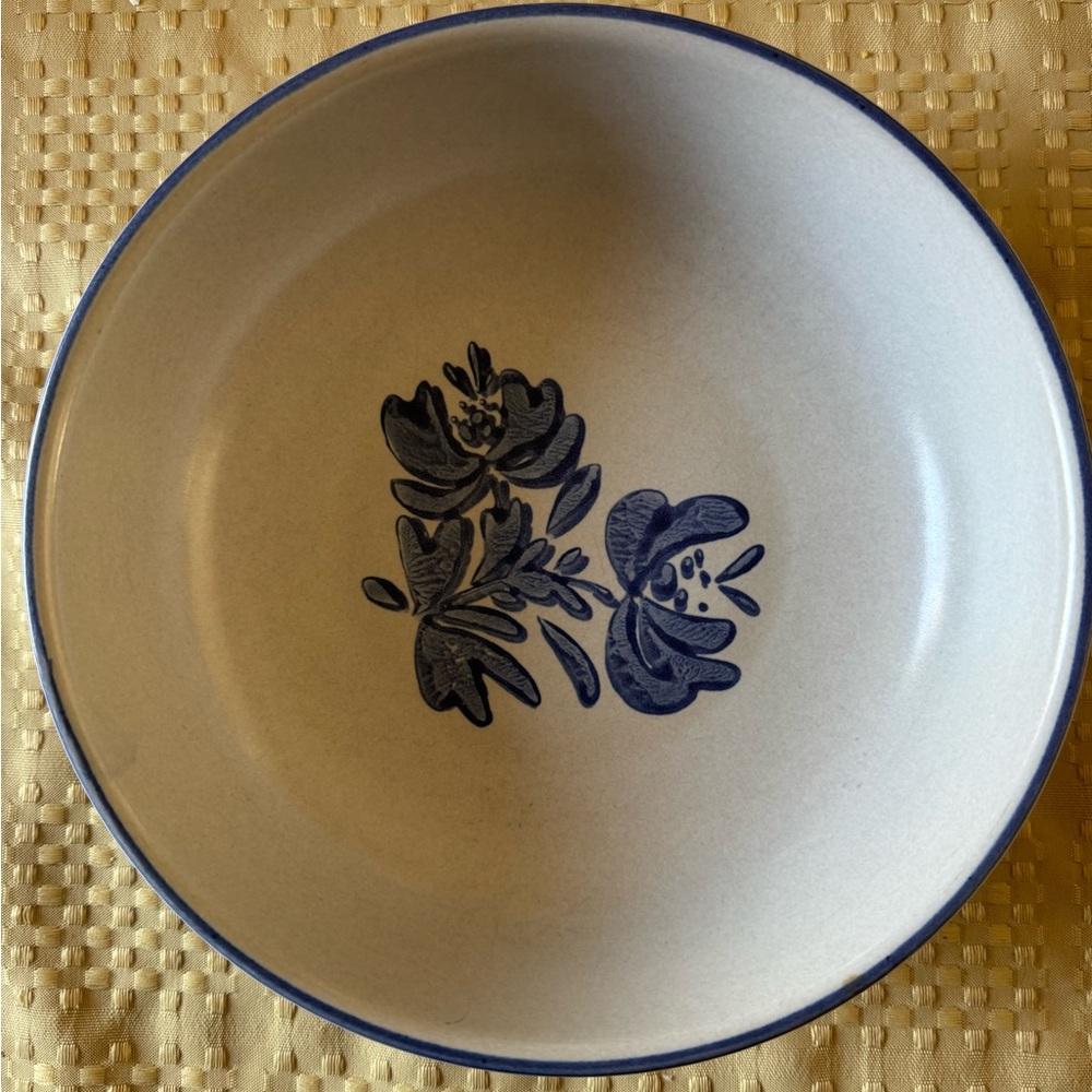Pfaltzgraff Yorktowne White and Blue Floral Bowl